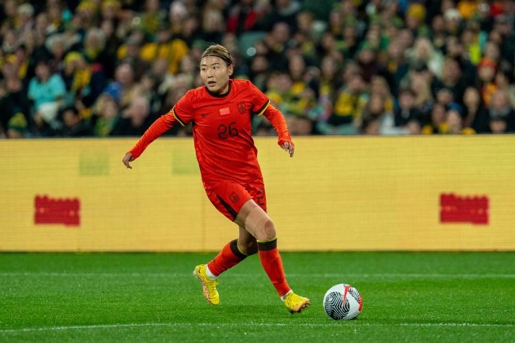 浪费机会！哈兰德倒三角传球，塞梅尼奥绝佳机会跟进抽射打偏