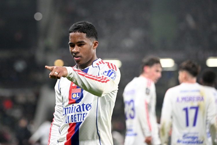 浪费机会！哈兰德倒三角传球，塞梅尼奥绝佳机会跟进抽射打偏